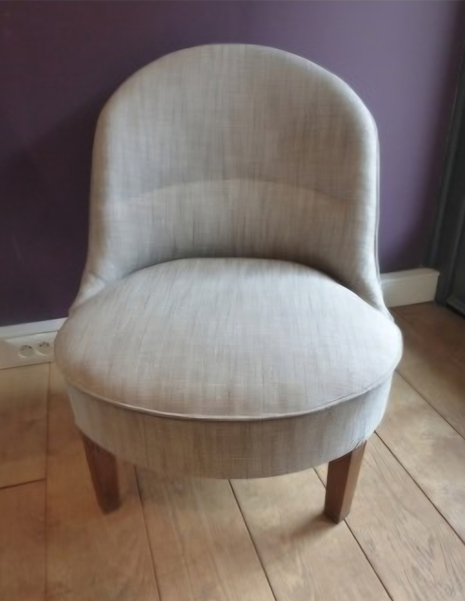 Fauteuil crapaud garni en velours gris perle